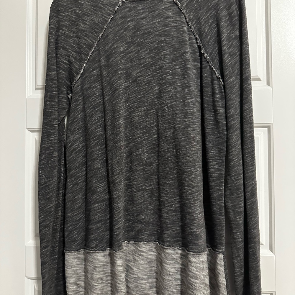 Women’s Two-Tone Long Sleeve Tunic Top - Charcoal/Light Gray